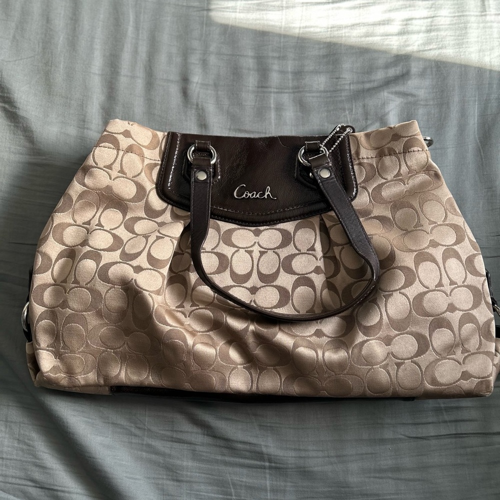 Super excellent like new vintage coach bag. Ashley F19244 Brown